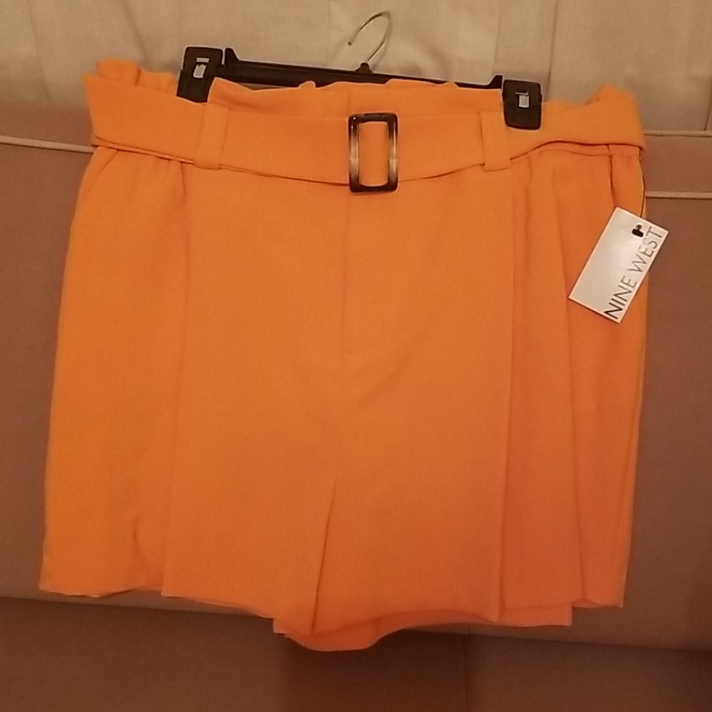 Nine West Belted Shorts - Picture 6 of 6
